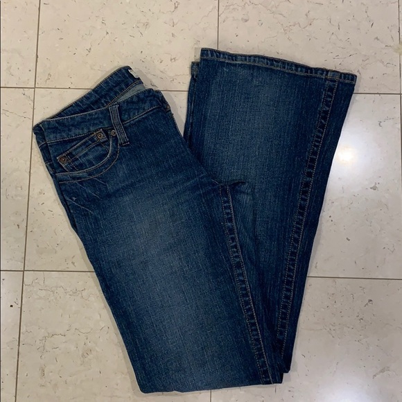 B D Bluejeans, boot leg, low waist. Size 28 - Picture 2 of 5